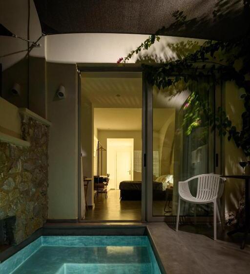 سوئیت جونیور با ماساژ آبی, Afroditi Venus Beach Resort