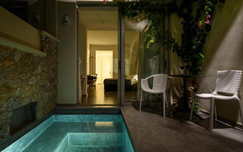 سوئیت جونیور با ماساژ آبی, Afroditi Venus Beach Resort