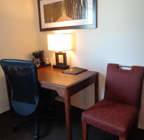 带大床的标准间, Americinn By Wyndham Grand Forks