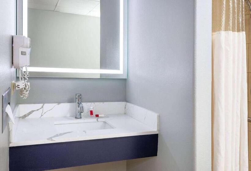 اتاق استاندارد با تخت بزرگ برای معلولان, Americinn By Wyndham Peoria