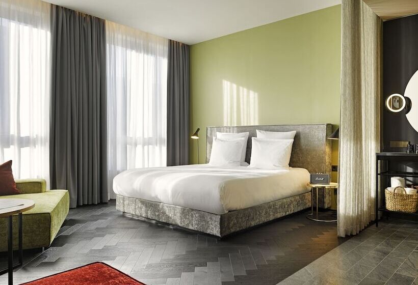 استودیوی استاندارد, East Hotel Hamburg