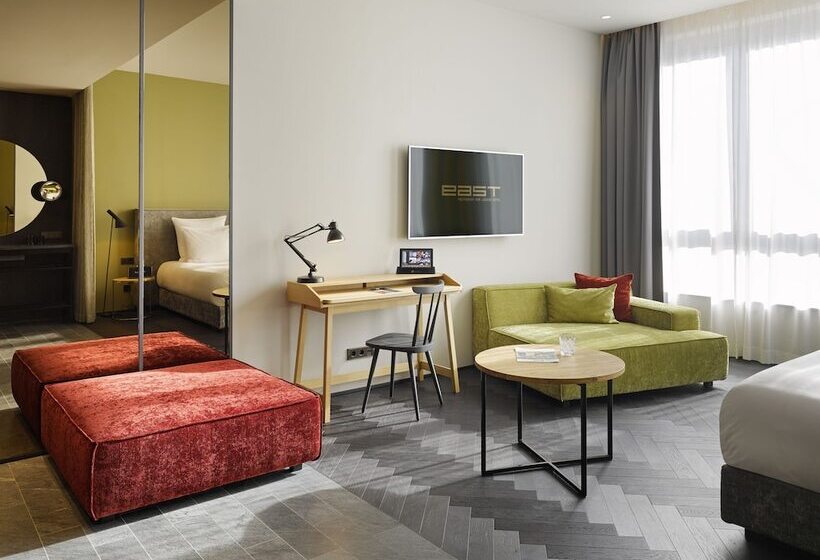 استودیوی استاندارد, East Hotel Hamburg
