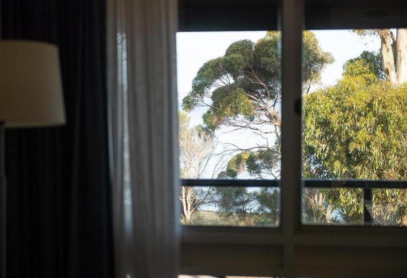 Superior Room Pool View, Mercure Kangaroo Island Lodge