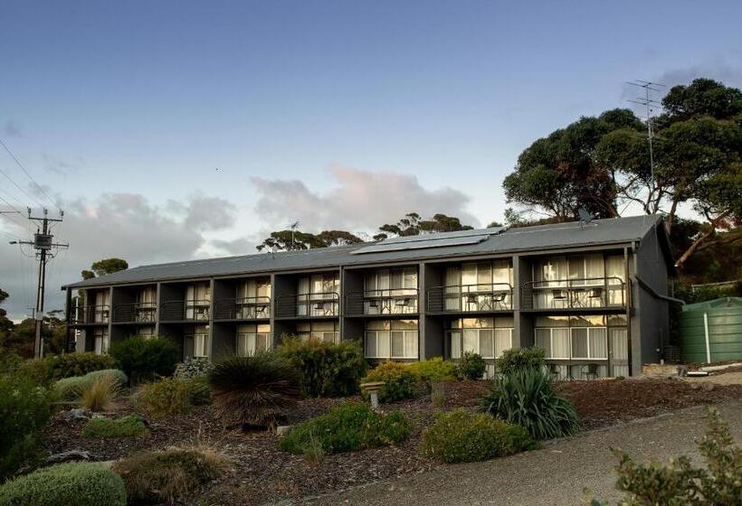 Superior Room King Size Bed, Mercure Kangaroo Island Lodge