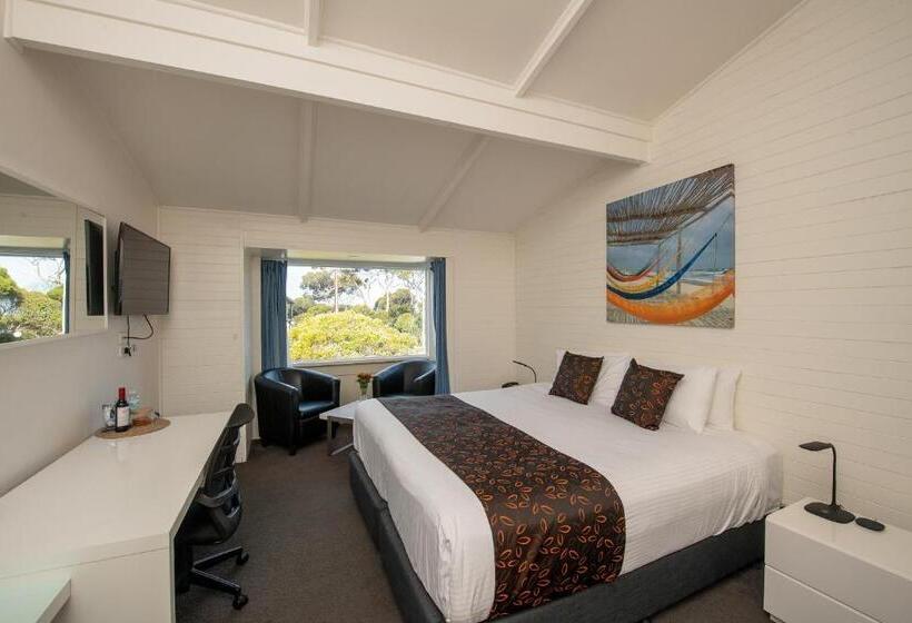 اتاق استاندارد سه تخته با چشم‌انداز استخر, Mercure Kangaroo Island Lodge