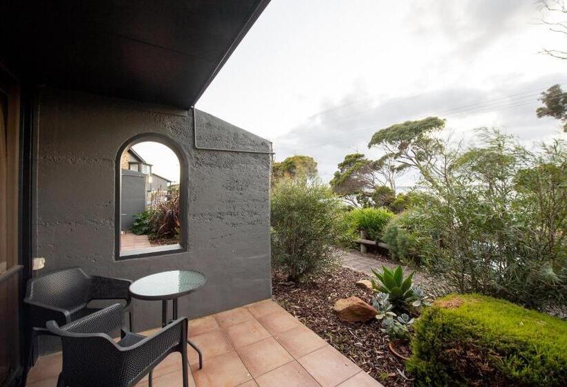 Standard Studio King Bed, Mercure Kangaroo Island Lodge