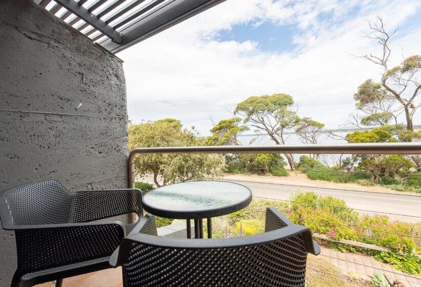 Standard Studio King Bed, Mercure Kangaroo Island Lodge