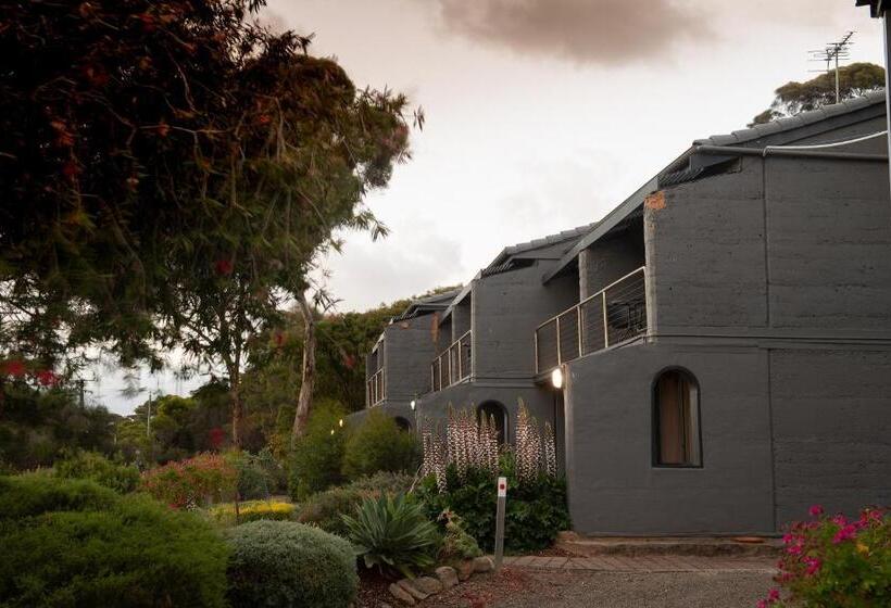 Standard Studio King Bed, Mercure Kangaroo Island Lodge