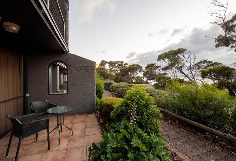 Standard Studio King Bed, Mercure Kangaroo Island Lodge