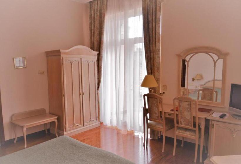 Chambre Supérieure avec Balcon, Mozart