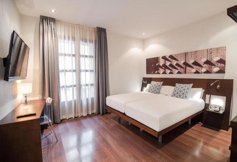 Quarto standard, Petit Palace Marques Santa Ana