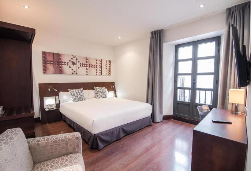 Quarto standard, Petit Palace Marques Santa Ana