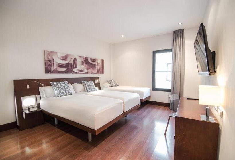 Chambre Triple Standard, Petit Palace Marques Santa Ana