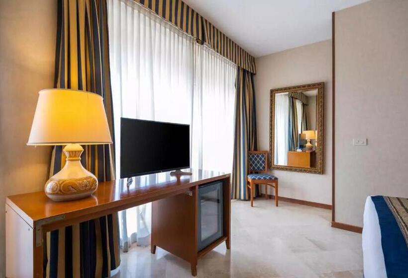 4인용 스탠다드 룸, Rome Airport Hotel Fiumicino