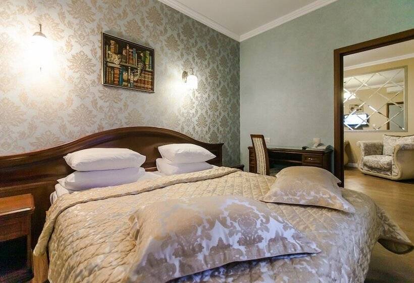 سوییت جونیور, Sokol Hotel Suzdal