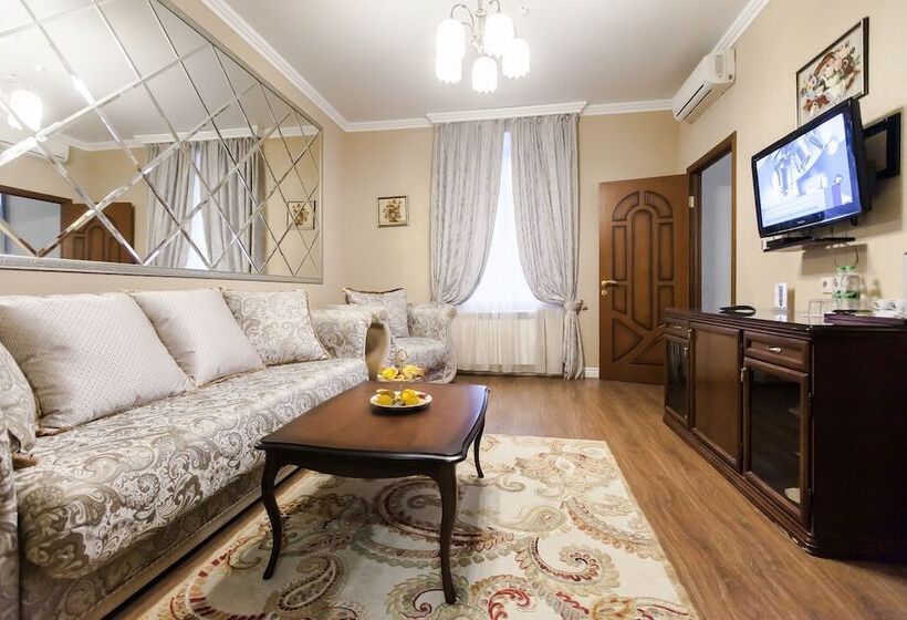 سوییت جونیور, Sokol Hotel Suzdal