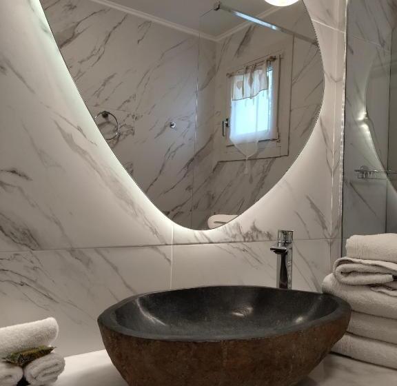 سوییت جونیور با چشم‌انداز دریا, Tharroe Of Mykonos Boutique