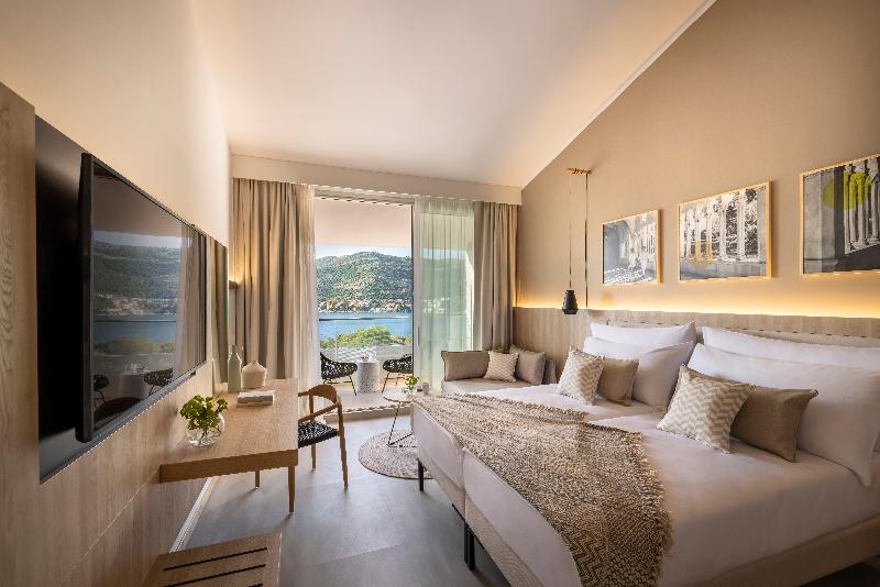 اتاق سوپریور با بالکن, Valamar Tirena