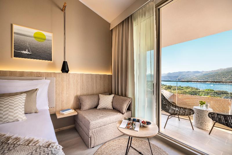 اتاق سوپریور با بالکن, Valamar Tirena
