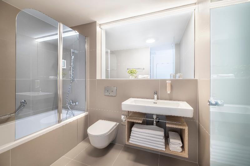 اتاق سوپریور با بالکن, Valamar Tirena
