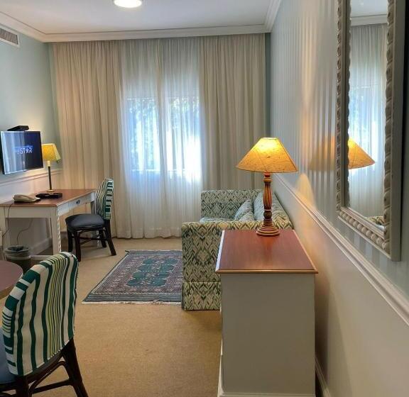 سوییت, Villa Morra Suites