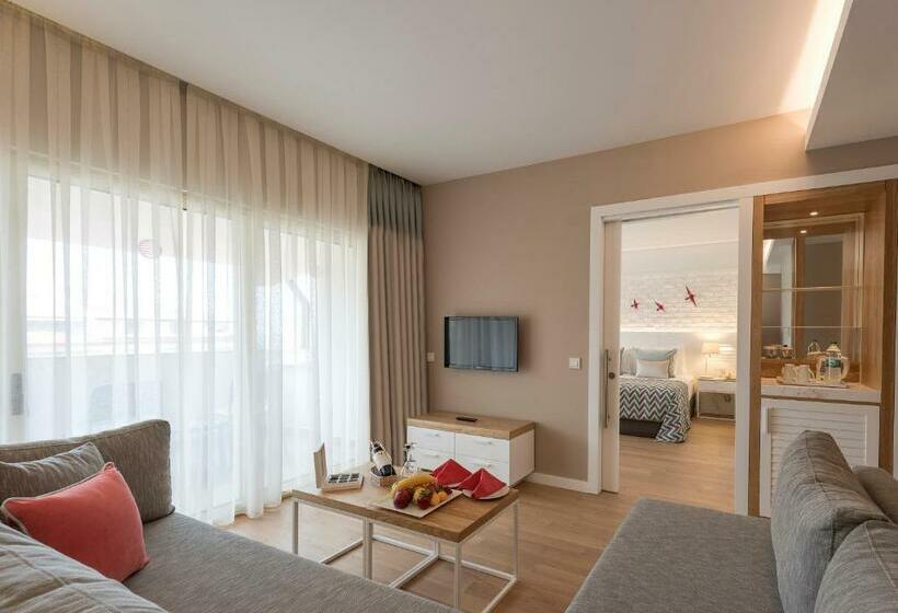 Penthouse Suite, Akra Kemer