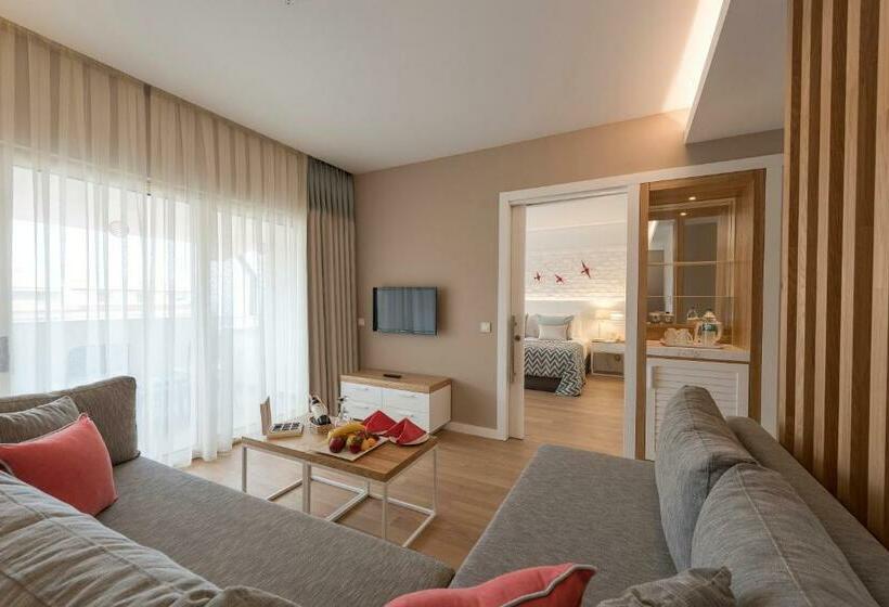 Penthouse Suite, Akra Kemer