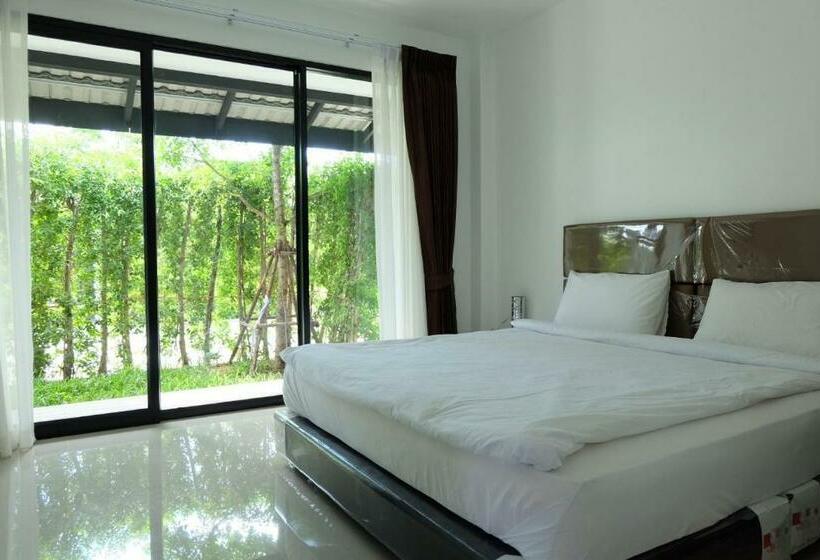 스탠다드 룸 킹사이즈 침대, Me2 Singhamuntra Resort Kamphaengsaen