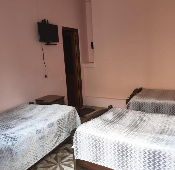 Economy Triple Room, Tatev Shinuhayr