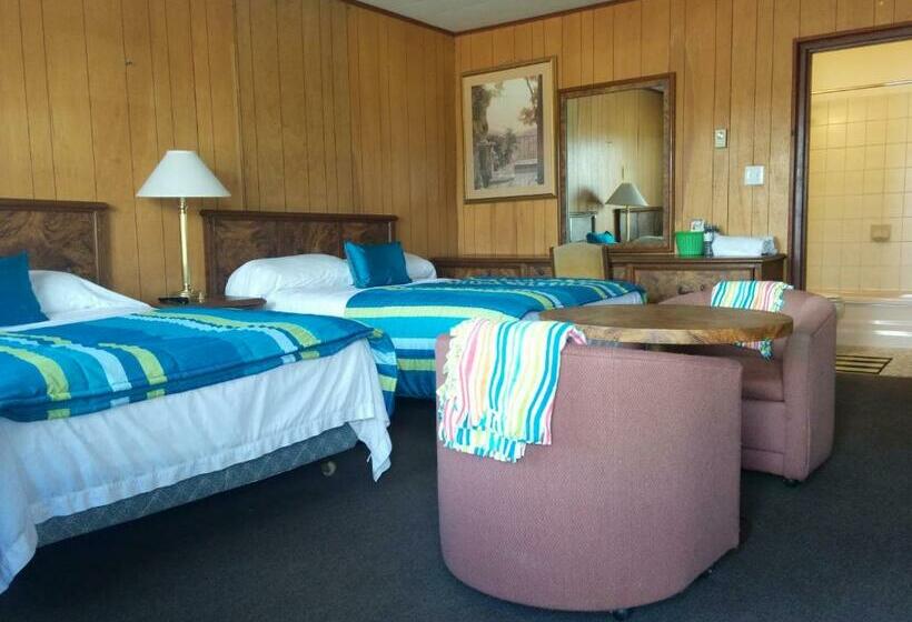اتاق استاندارد چهار تخته, All Tucked Inn