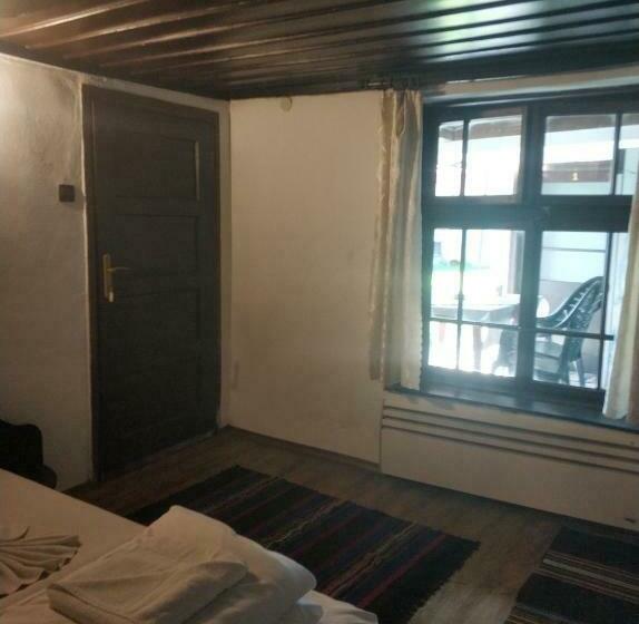 اتاق استاندارد با چشم‌انداز باغ, Papanovata House