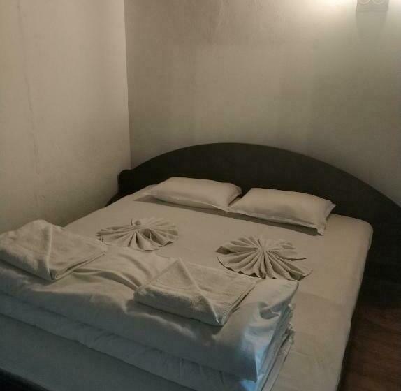 اتاق استاندارد با چشم‌انداز باغ, Papanovata House