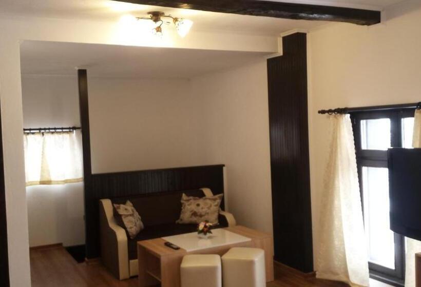 سوییت, Papanovata House