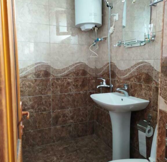اتاق استاندارد با چشم‌انداز, Alex Hotel In Shinuhayr