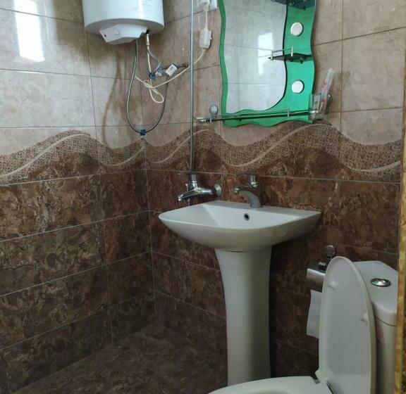 اتاق استاندارد سه نفره, Alex Hotel In Shinuhayr