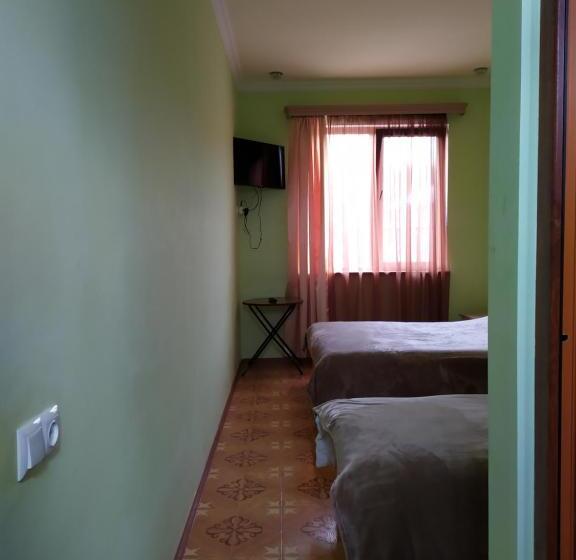 اتاق استاندارد سه نفره, Alex Hotel In Shinuhayr