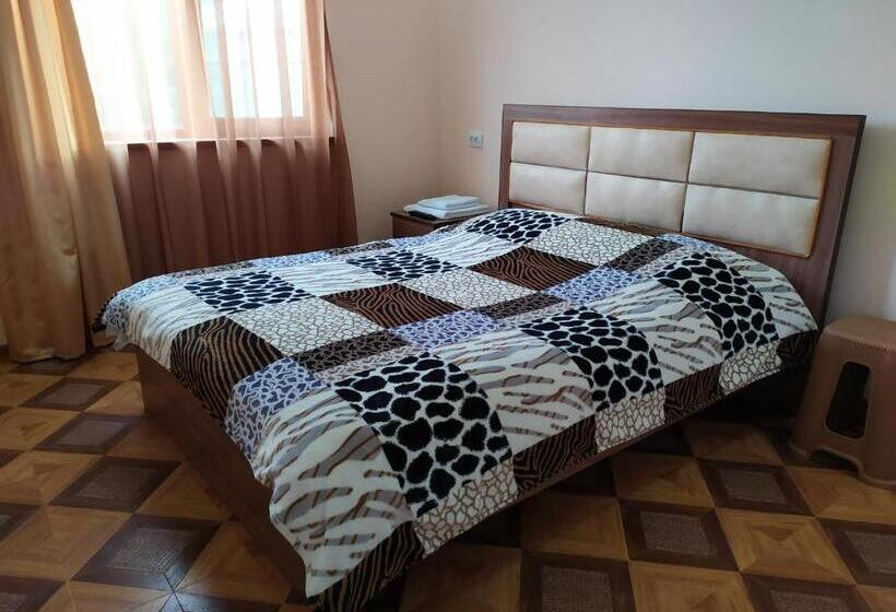اتاق استاندارد با چشم‌انداز باغ, Alex Hotel In Shinuhayr
