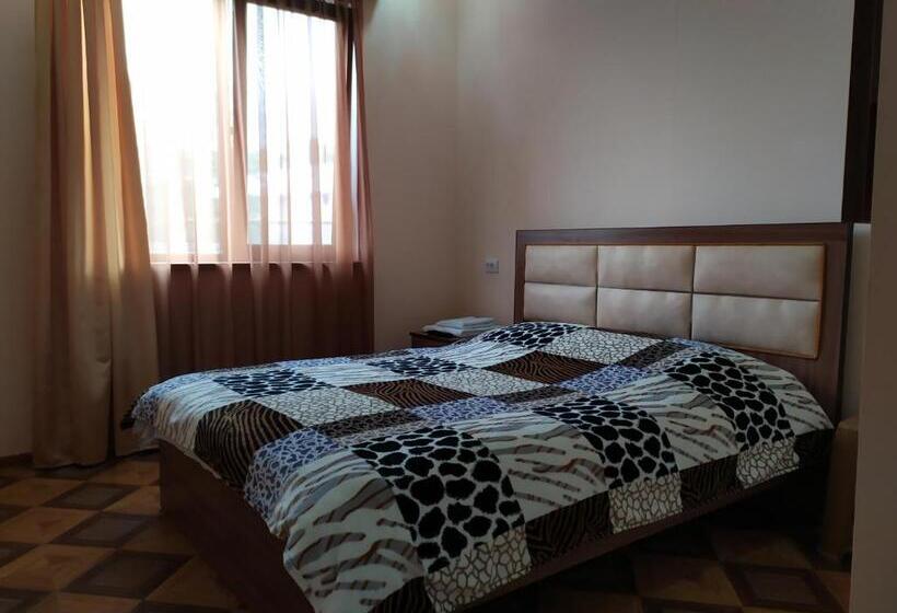 اتاق استاندارد با چشم‌انداز باغ, Alex Hotel In Shinuhayr