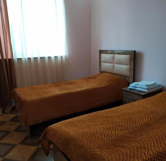 اتاق استاندارد با چشم‌انداز کوهستان, Alex Hotel In Shinuhayr