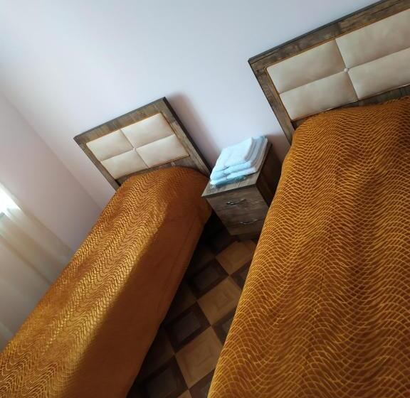 اتاق استاندارد با چشم‌انداز کوهستان, Alex Hotel In Shinuhayr
