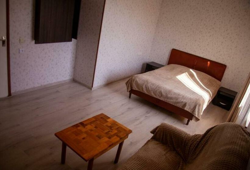اتاق خانوادگی, B&b Sunrise House Aygavan