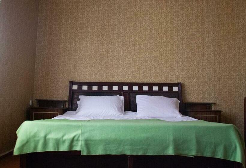 اتاق خانوادگی با سرویس بهداشتی مشترک, B&b Sunrise House Aygavan