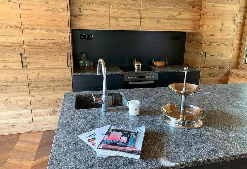 کلبه ییلاقی, Skilodge Oberlech