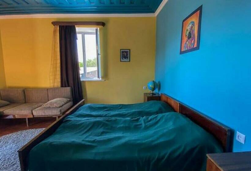 اتاق استاندارد با بالکن, Noosh Guesthouse