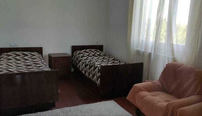 اتاق استاندارد با چشم‌انداز باغ, Noosh Guesthouse