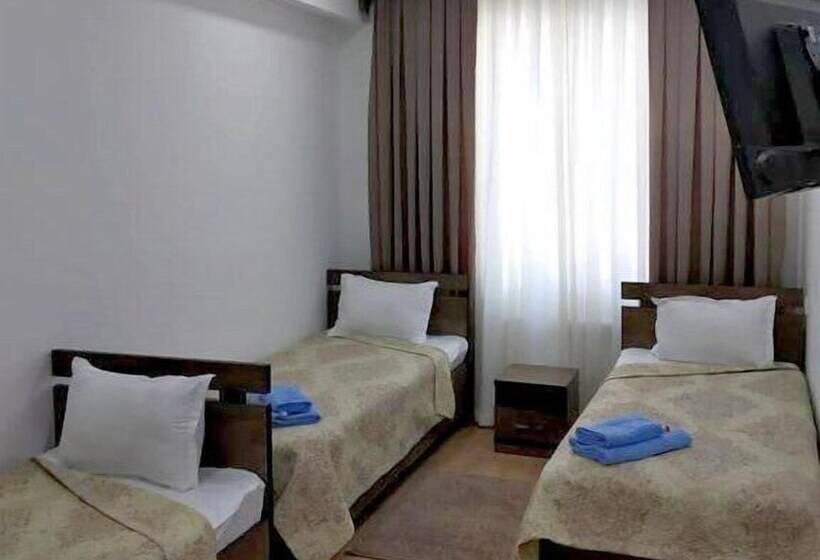 Economy Triple Room, A Hotel Ex Magistral