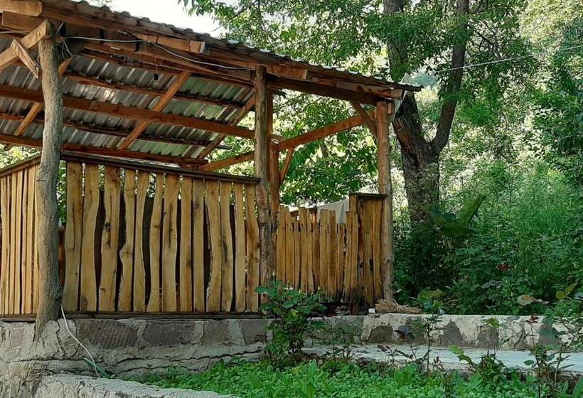 اتاق استاندارد با چشم‌انداز کوهستان, Bjnihouse, Guest House