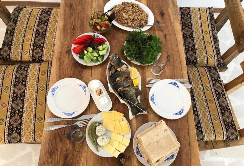 اتاق استاندارد با چشم‌انداز کوهستان, Bjnihouse, Guest House