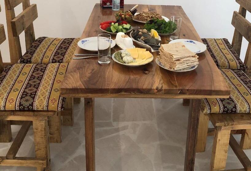 اتاق استاندارد با چشم‌انداز کوهستان, Bjnihouse, Guest House