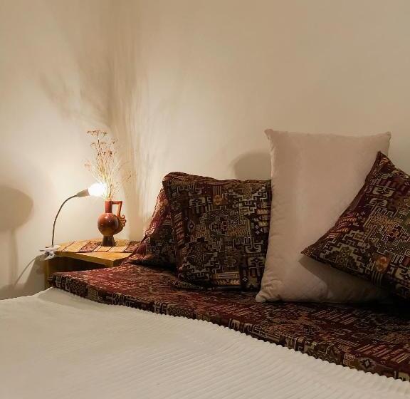 اتاق استاندارد با چشم‌انداز کوهستان, Bjnihouse, Guest House